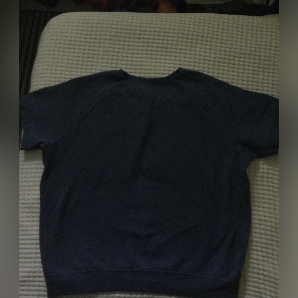 Mens Vermont Country Store sweatshirt, Size large. Blue color.